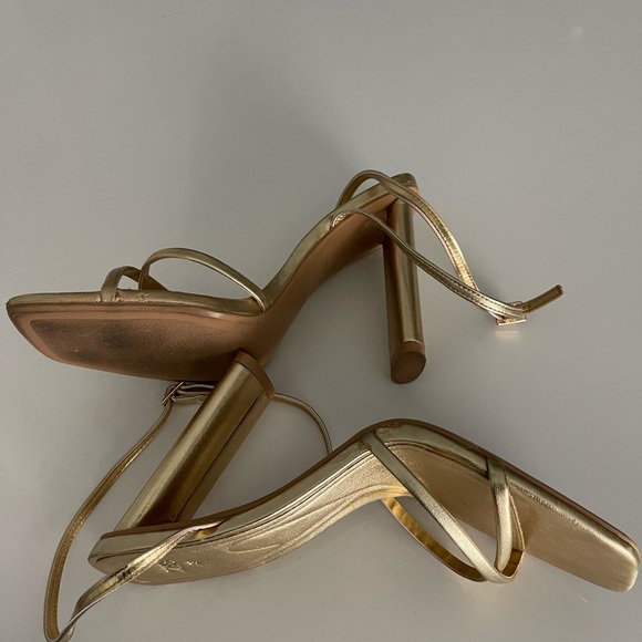 Zara Metallic Gold Strappy High Heel Sandals
EU37, US7
